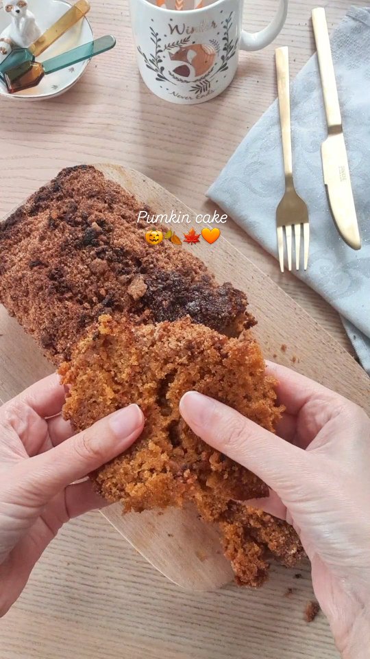 Pumkin cake 🎃🧡

Dites moi en commentaires si la recette vous intéresse 📔

Abonnez-vous pour plus de recettes 🍁