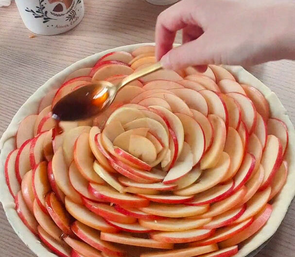 Tarte à la pomme en forme de rose