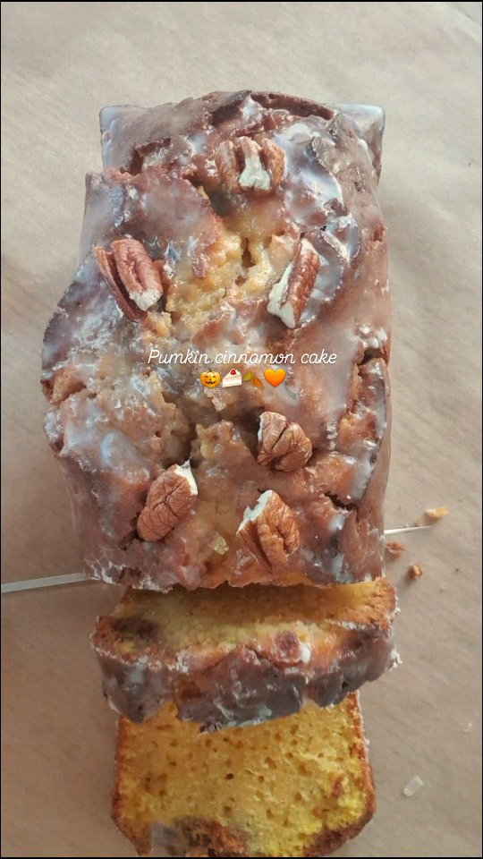 Pumkin cinnamon cake 🎃🧁

Ce cake ultra moelleux à la courge et à la cannelle accompagnera divinement vos soirées d'automne 🍂

Retrouvez la recette complète sur le site https://gourmandisesandco.com (lien en bio) 🧡

#pumpkin #cinnamon #cake #pumkinspice #instabake